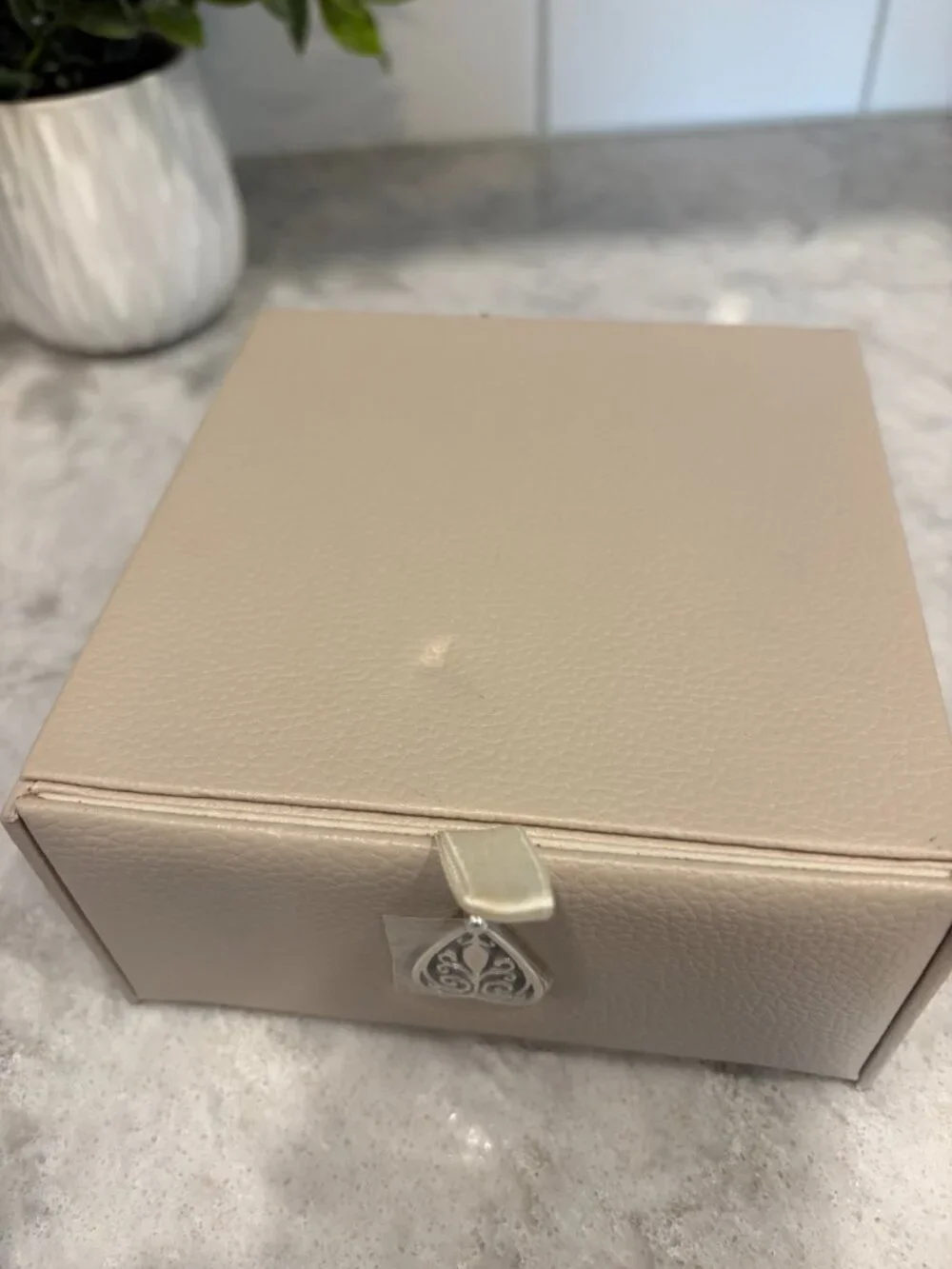 Brighton Jewelry Box Embossed Tan Faux Leather Travel Dresser Box